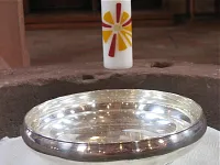 Taufwasser — Bild von Werner Näf.
Zur Verfügung gestellt von www.kirchenweb.ch -
Internet- und Kommunikationsplattform für Kirchen, Kirchgemeinden, Pfarreien und kirchliche Organisationen.