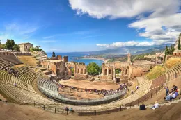 Taormina (Foto: Wolfgang Arnold): Ansicht des antiken Theaters in Taormina
